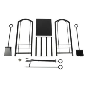 Kaminapuude riiul metallist kaminatarvikud